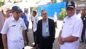 Istri Tak Ikut Mencoblos, Cawalkot Depok Pradi Supriatna Didampingi Putrinya