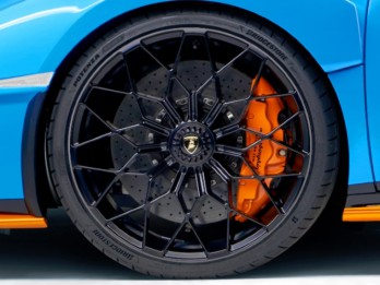 Bridgestone Jadi Ban Resmi Lamborghini Huracan STO