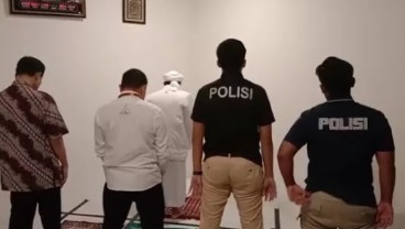Jalani Pemeriksaan, Rizieq Shihab Sempatkan Diri Jadi Imam Salat Maghrib