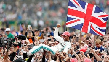 Nama Lewis Hamilton Diabadikan di Sirkuit Silverstone