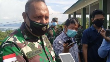 Jenazah Wakil Kepala Staf TNI AD Letjen Herman Asaribab Diterbangkan ke Jayapura