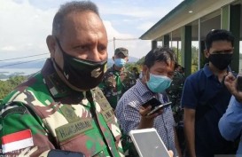 Jenazah Wakil Kepala Staf TNI AD Letjen Herman Asaribab Diterbangkan ke Jayapura