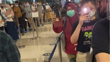 Hotman Paris Sindir Bos Bandara Soekarno-Hatta: Bayar Rp1,5 Juta, Antre Sejam