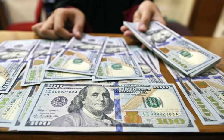 Dolar AS Jeblok bin Anjlok, Harga Emas Bersinar Lagi