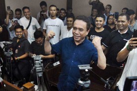 Eks Gubernur Aceh Irwandi Yusuf Pulang Kampung Jenguk…