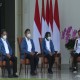 Intip Busana Perkenalan 6 Menteri Baru Kabinet Jokowi, Putih dan Biru. Apa Maknanya?