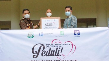 Grup Triputra dan Saratoga Serahkan 200.000 Masker ke Kejaksaan Agung