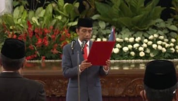 Jokowi Resmi Lantik Petrus Golose Kepala BNN & Hartono Kepala BRGM