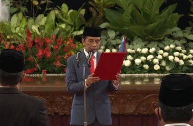 Jokowi Resmi Lantik Petrus Golose Kepala BNN & Hartono Kepala BRGM