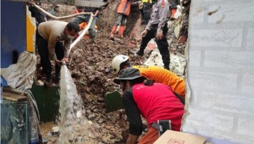 Tim SAR Masih Cari Seorang Korban yang Tertimbun Longsor di Lembang