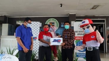 JNE Salurkan 100 Ton Bantuan Covid-19 ke 1.200 Faskes dan 1.135 Lembaga