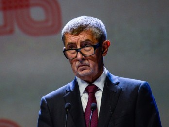 PM Andrej Babis jadi Orang Pertama Disuntik Vaksin Corona di Ceko