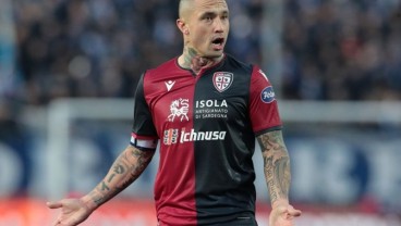 Sassuolo Saingi Cagliari Dapatkan Radja Nainggolan