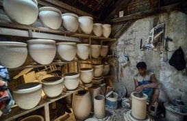 PEMULIHAN MANUFAKTUR : Industri Keramik Kian Kokoh