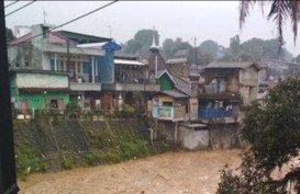 Potensi Hujan Lebat, Warga Ibu Kota Dimbau Waspadai Banjir dan Longsor