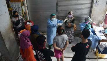 Ratusan Pedagang di Pasar Besar Kota Madiun Jalani Test Cepat Covid-19