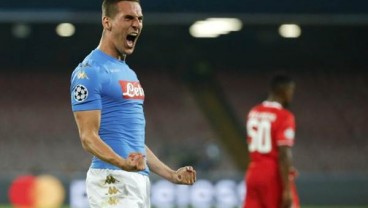 Pemain Napoli Arek Milik Berseteru dengan Klub, Ini Sebabnya