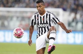 Setelah CR7, Bek Juventus Alex Sandro Positif Covid-19