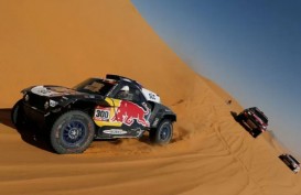 Carlos Sainz & Lucas Cruz Kembali Finis Tercepat Etape Reli Dakar