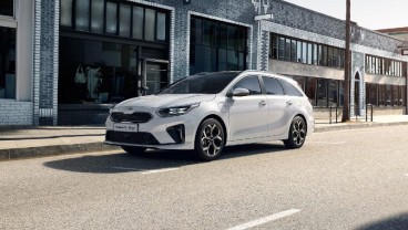 Kia Ceed Sportswagon PHEV Raih Penghargaan Stora Bilpris 2021