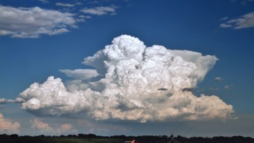 Cuaca Penerbangan:  Awan Cumulonimbus Masih Berpotensi Terjadi