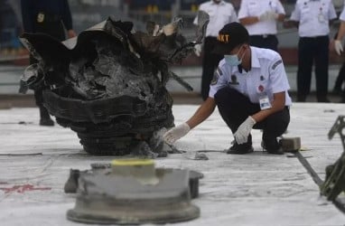 Tim SAR Cari Black Box Sriwijaya Air SJ 182 di Lima Titik