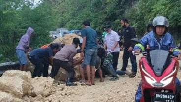 Risma Kirim Bantuan bagi Korban Gempa Majene dan Mamuju Sulbar