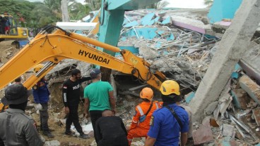 Gempa Mamuju, Evakuasi Warga Terjebak Reruntuhan Mendesak