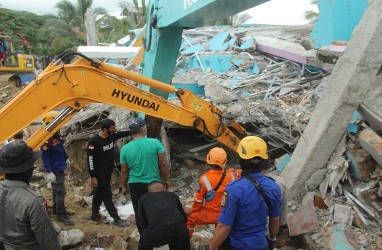 Gempa Mamuju, Evakuasi Warga Terjebak Reruntuhan Mendesak