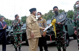 Prabowo Serahkan 40 Unit Maung Pindad ke TNI