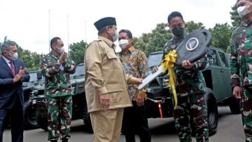 Prabowo Serahkan 40 Unit Maung Pindad ke TNI