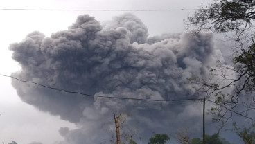 Video dan Foto-foto Awan Panas Gunung Semeru