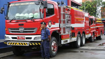Petugas Masih Coba Jinakkan Kebakaran Mal Pluit Junction