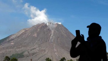 Meletus, Gunung Sinabung Semburkan Debu Setinggi 500 Meter