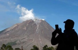 Meletus, Gunung Sinabung Semburkan Debu Setinggi 500 Meter