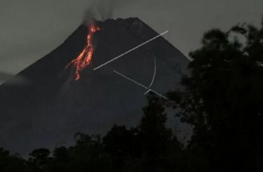 Merapi Keluarkan Awan Panas Guguran Setinggi 20 Meter