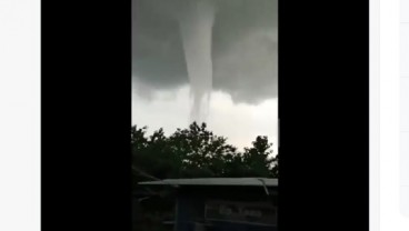 Video Puting Beliung Mirip Tornado Terjang Wonogiri