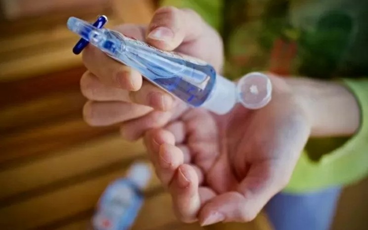 Waspada, Hand Sanitizer bisa Picu Luka Bakar Kimiawi pada Mata Anak