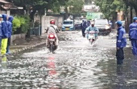 Curah Hujan Tinggi di Ibu Kota, Tujuh RT dan 15 Jalan Tergenang