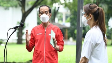 Cekrek! Gaya Santai dan Sporty Jokowi Disuntik Vaksin Dosis Kedua