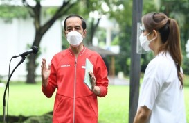 Cekrek! Gaya Santai dan Sporty Jokowi Disuntik Vaksin Dosis Kedua