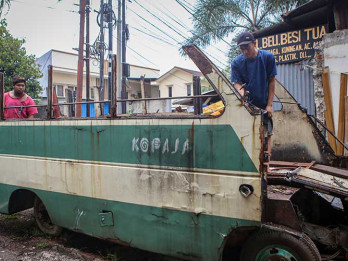Sudah Tidak Punya Trayek, Bus Kopaja Dijual Kiloan