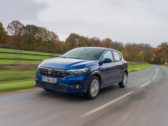 Dacia Sandero Raih Car of the Year 2021 L'argus