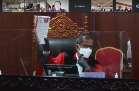 Sengketa Pilkada Surabaya, Hakim MK Minta Penjelasan…