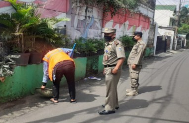 Tak Pakai Masker, Pelanggar Prokes Disanksi Nyapu Jalan