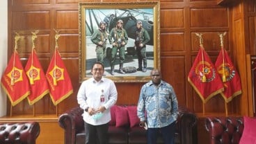 Berfoto dengan Pigai, Jubir Prabowo Tulis Soal Kritik dan Perawat Nalar