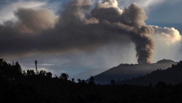 Gunung Raung Erupsi, 10 Penerbangan di Bandara Banyuwangi Dibatalkan