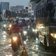 INFO BANJIR JAKARTA: Lalu Lintas di Jatinegara Barat Tersendat