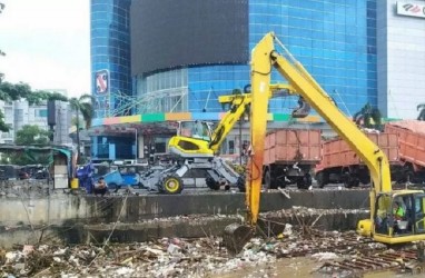 INFO BANJIR JAKARTA: 436 Meter Kubik Sampah Diangkat