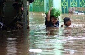 INFO BANJIR JAKARTA: Tinggi Air di Kampung Pulo Seatap Rumah